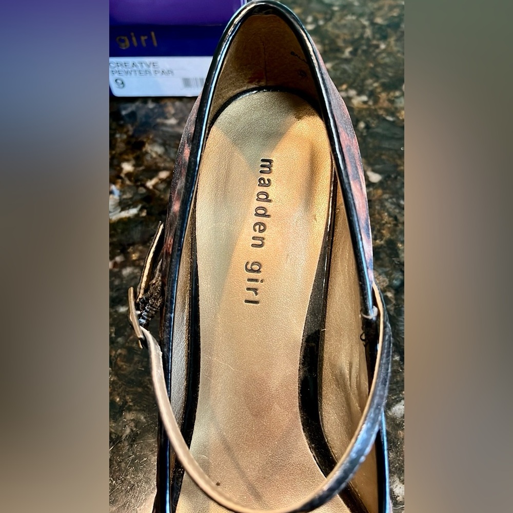 Madden Girl NWT animal print hi heel pump peep toe
NEVER WORN! "Mollie" style - Picture 3 of 4